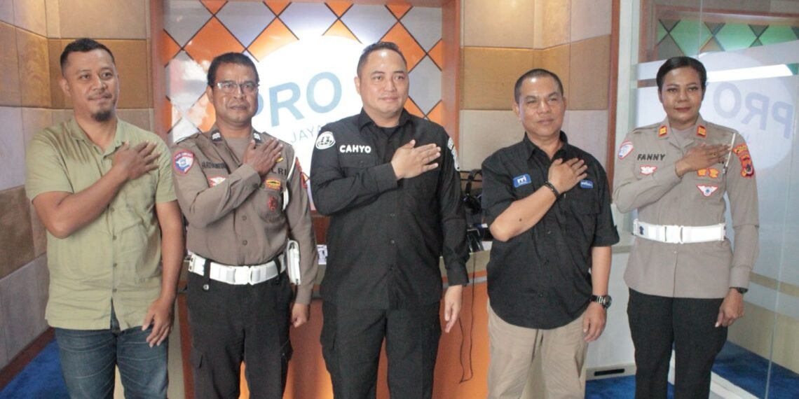 Polisi Menyapa di RRI Jayapura, Satlantas Polres Keerom Ajak Masyarakat Wujudkan Budaya Tertib Berlalu Lintas