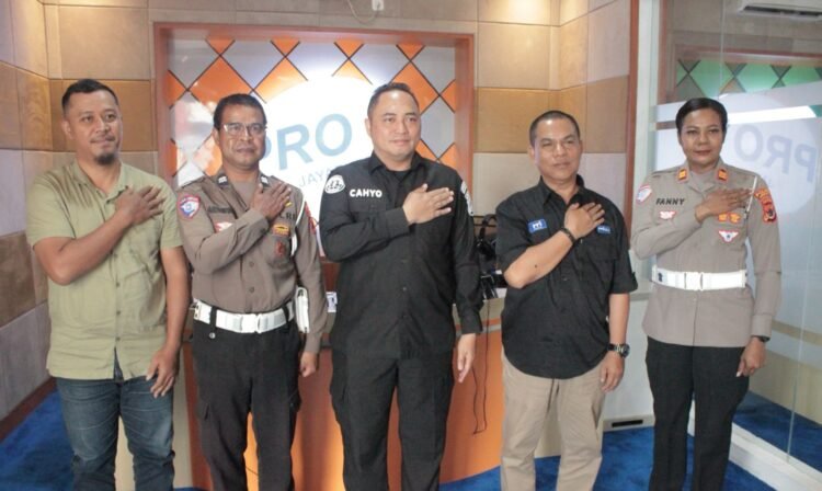 Polisi Menyapa di RRI Jayapura, Satlantas Polres Keerom Ajak Masyarakat Wujudkan Budaya Tertib Berlalu Lintas