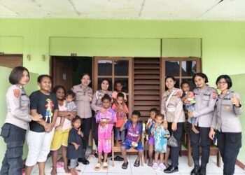 Polda Papua Berikan Trauma Healing kepada Korban Ledakan di Biak Numfor, Hadirkan Semangat dan Keceriaan di Pengungsian