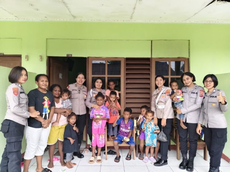 Polda Papua Berikan Trauma Healing kepada Korban Ledakan di Biak Numfor, Hadirkan Semangat dan Keceriaan di Pengungsian
