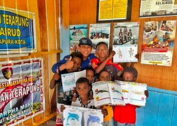 Menyapa Warga di Malam Hari, Personel Polsek Kelila Perkuat Kehadiran Polri di Tengah Masyarakat