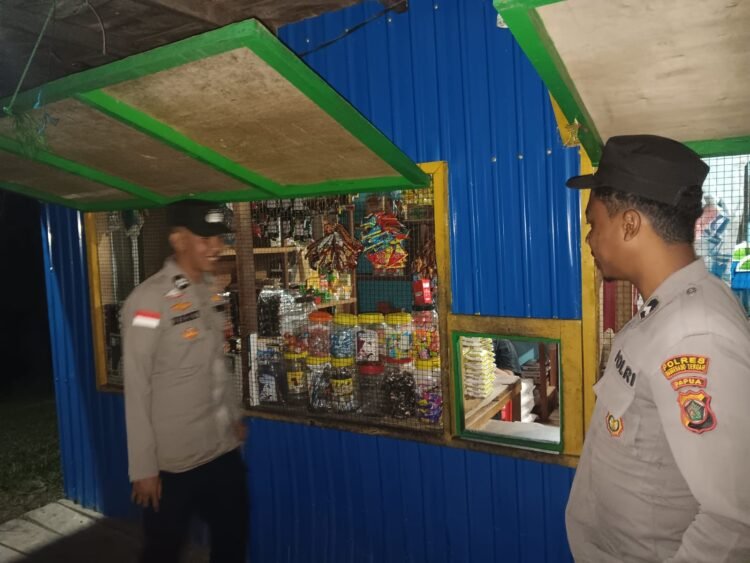 Menyapa Warga di Malam Hari, Personel Polsek Kelila Perkuat Kehadiran Polri di Tengah Masyarakat