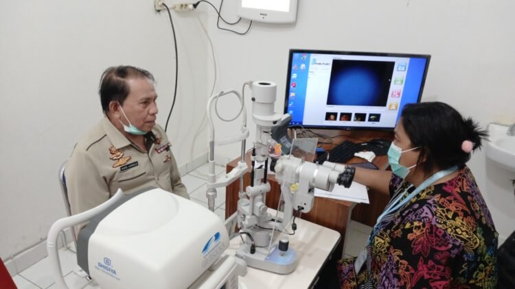 Sambut HUT Bhayangkara ke-80, Rumkit Bhayangkara Jayapura Gelar Medical Check Up bagi Purnawirawan dan Warakawuri Polri